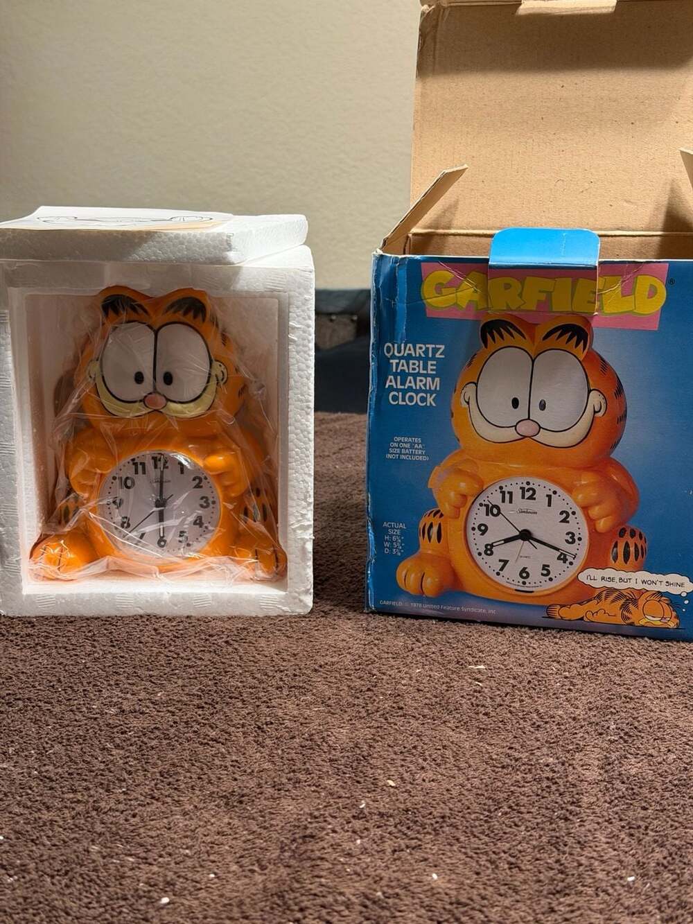 Sunbeam Garfield Quartz Table Alarm Clock Model 883-170